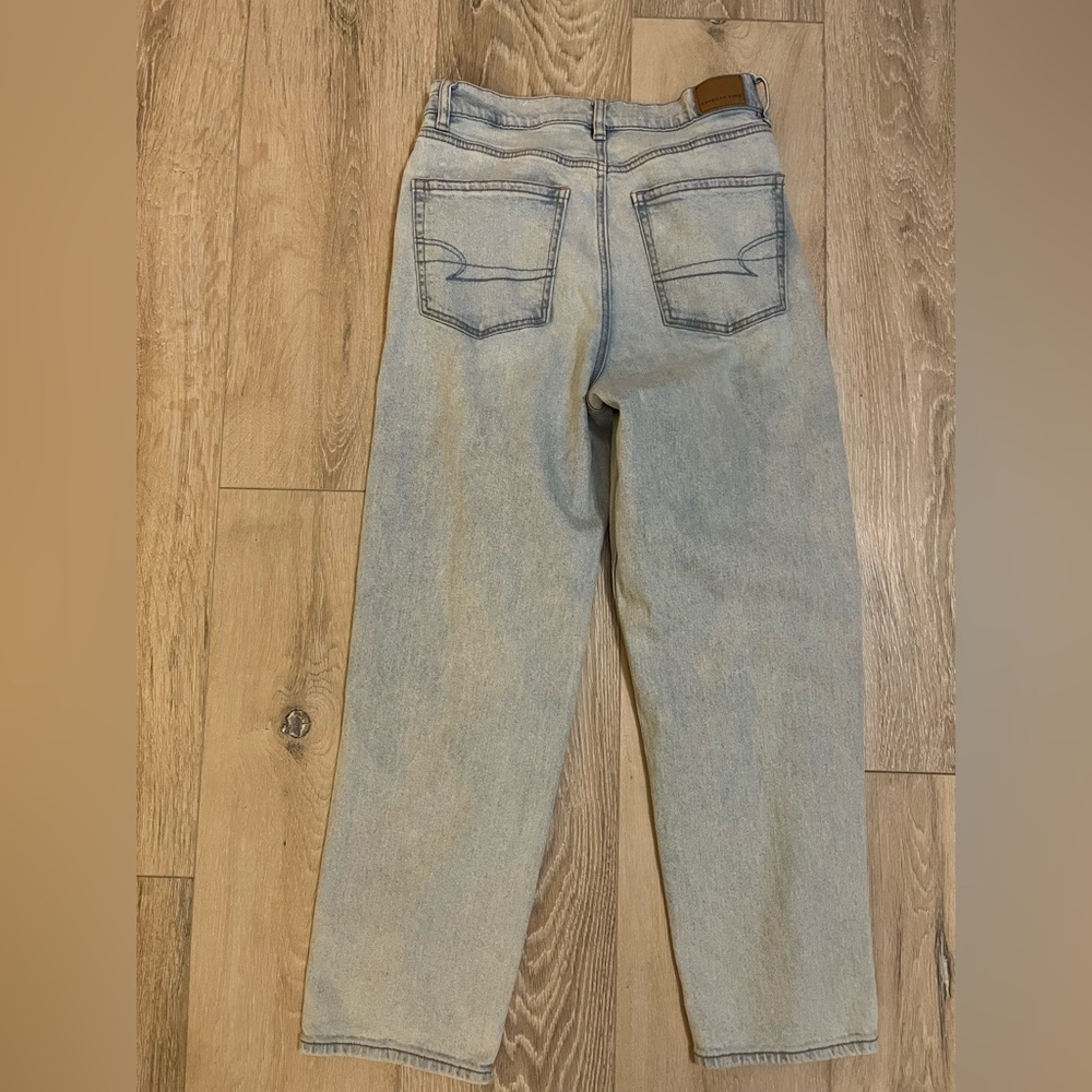 American Eagle Outfitters Light Wash Denim highest rise baggy straight size 6 - Picture 6 of 6